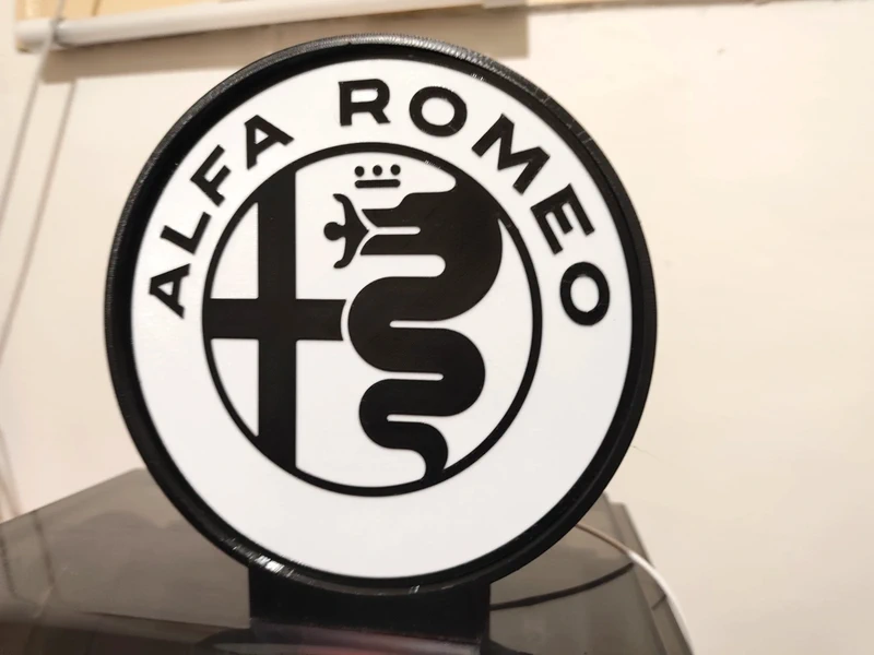 Alfa Romeo preto e branco V2 — imagem 4